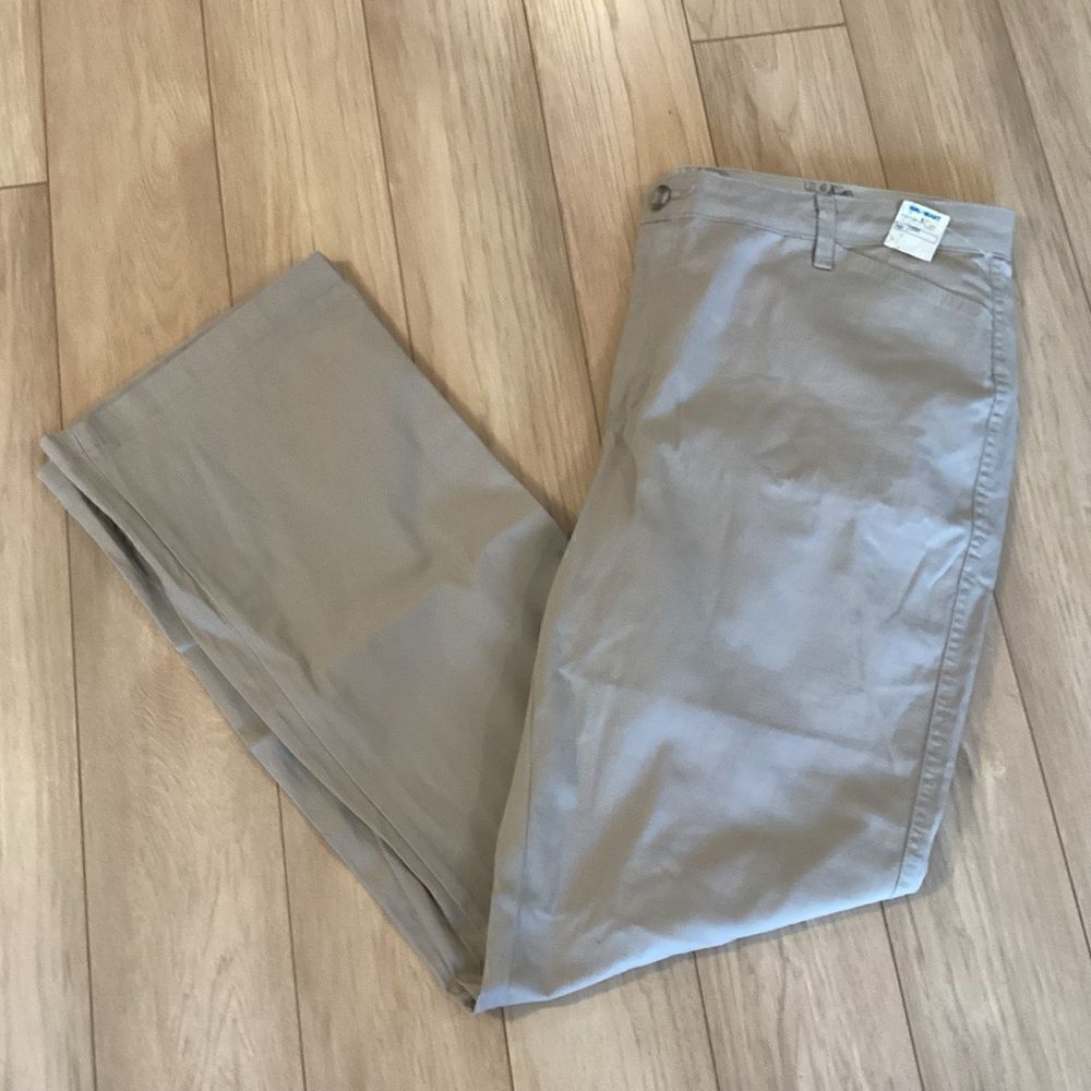 NWT. Riders by Lee  Straight Leg Women’s Kaki Slacks Size 18M
